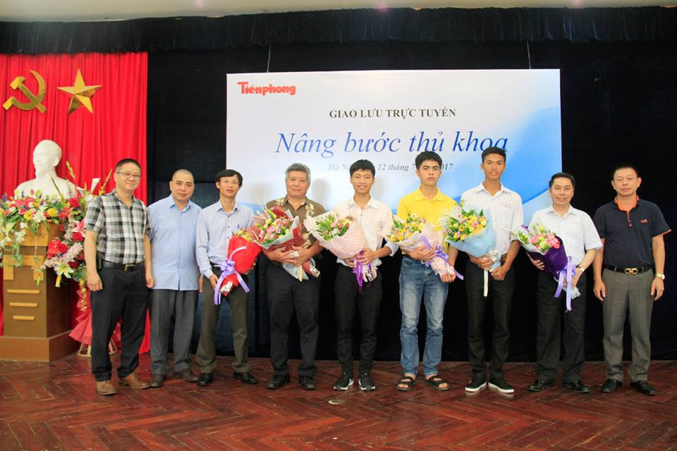 GIAO LƯU: Thủ khoa ‘đất học’ bật mí bí quyết vượt khó vươn lên ảnh 2