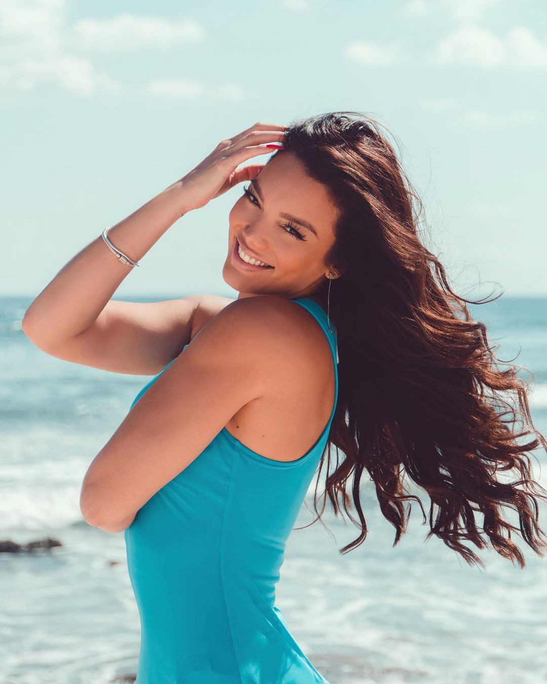 Ở tuổi 36, Zuleyka Rivera cũng khiến khán giả ngưỡng mộ vì vẫn duy trì được sắc vóc săn chắc. Trên trang cá nhân có hơn 2,2 triệu người theo dõi, người đẹp thường xuyên đăng tải ảnh mặc áo tắm quyến rũ.