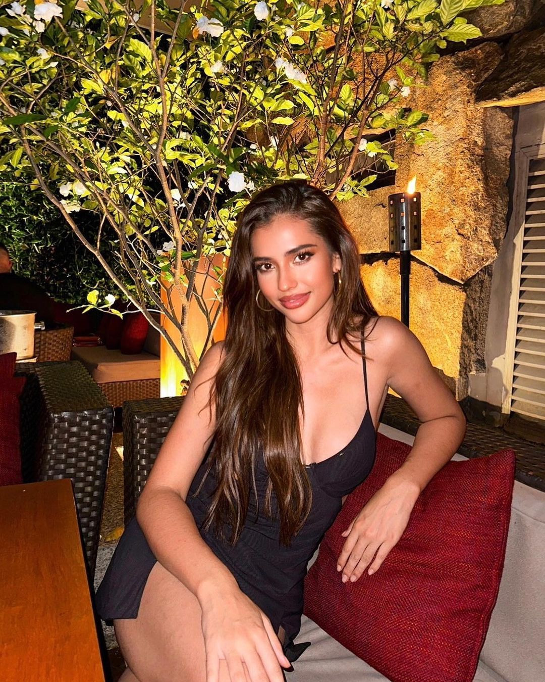 Hoa hậu Siêu quốc gia bị chỉ trích vì thi Hoa hậu Hoàn vũ.