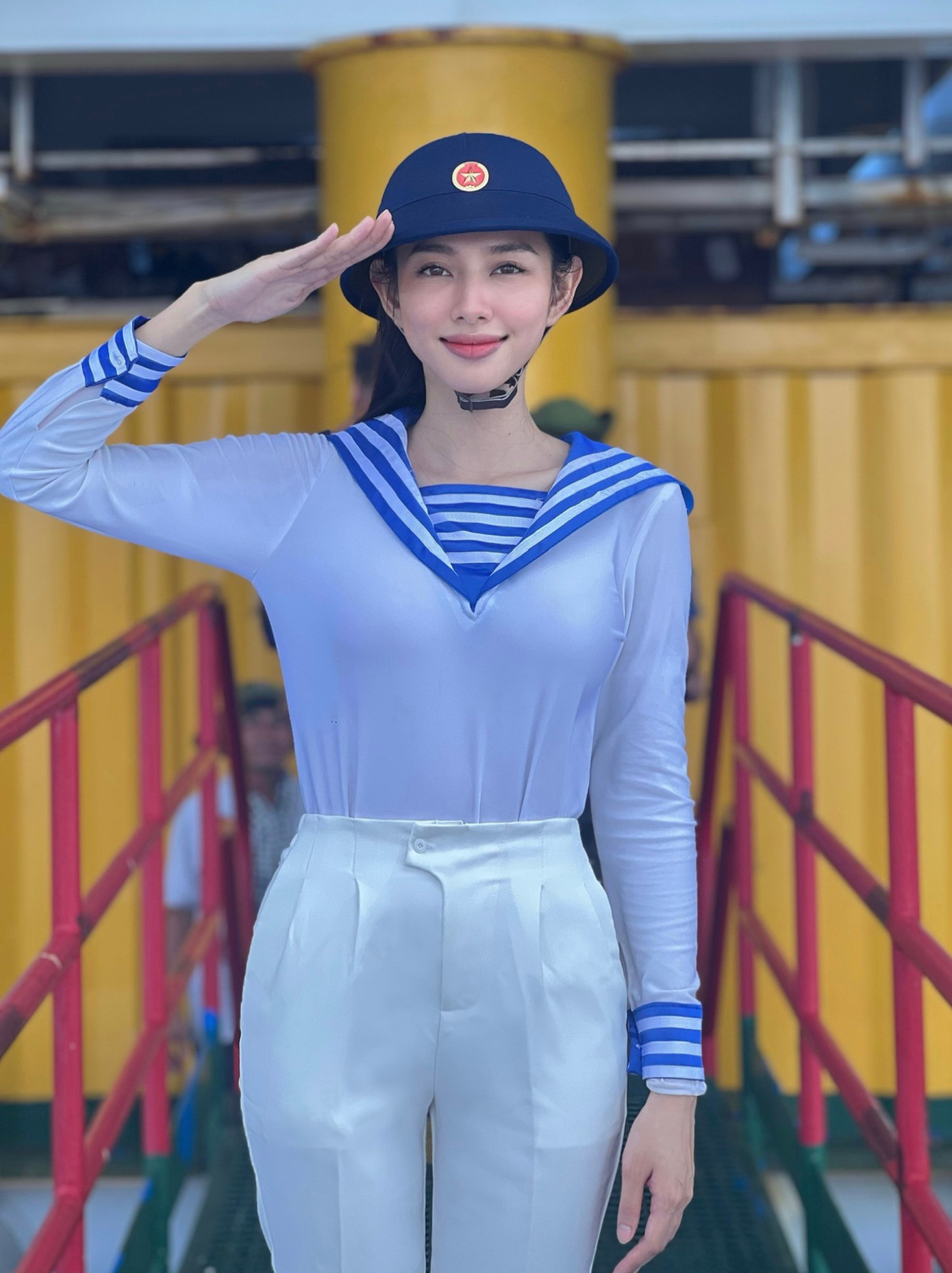 Những hình ảnh của Hoa hậu Thùy Tiên trong chuyến đi tới thăm Trường Sa. Những hình ảnh của Hoa hậu Thùy Tiên trong chuyến đi tới thăm Trường Sa.