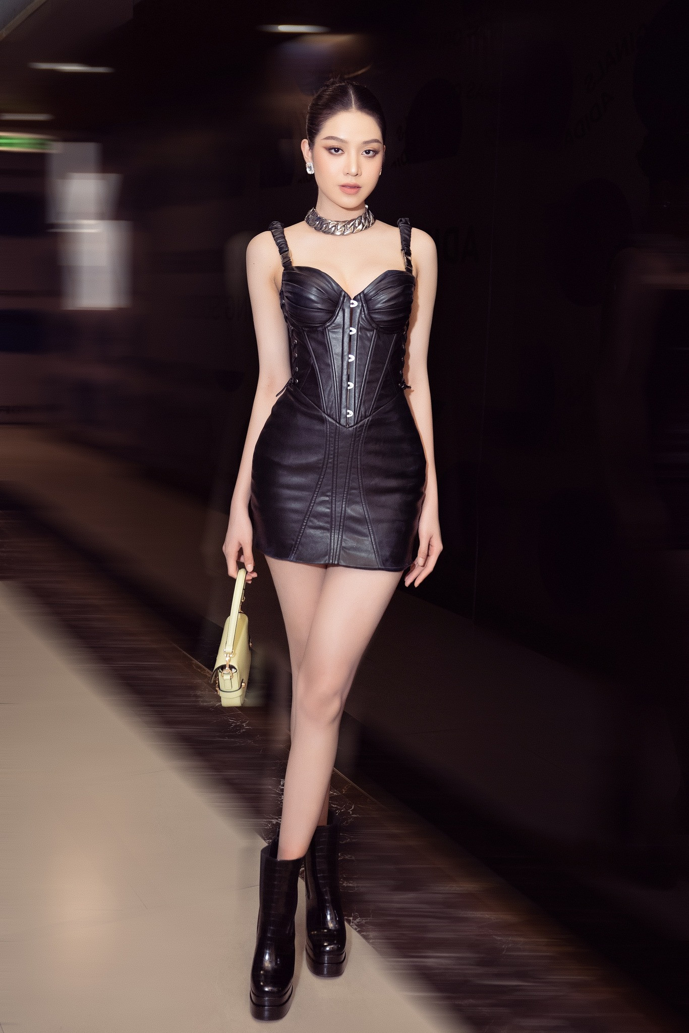 Nhận xét về Thanh Thủy, bà Kim Dung nói: “Xét về hình thể, Thanh Thủy rất đẹp, có thể nói là không kém cạnh bạn bè quốc tế. Thanh Thủy có chiều cao tốt, đôi chân dài thẳng đẹp và các chỉ số hình thể ổn. Đặc biệt, gương mặt Thanh Thủy sắc sảo nhưng vẫn mang vẻ đẹp của người phụ nữ Việt, đậm đà nét Á Đông”, bà Dung chia sẻ.