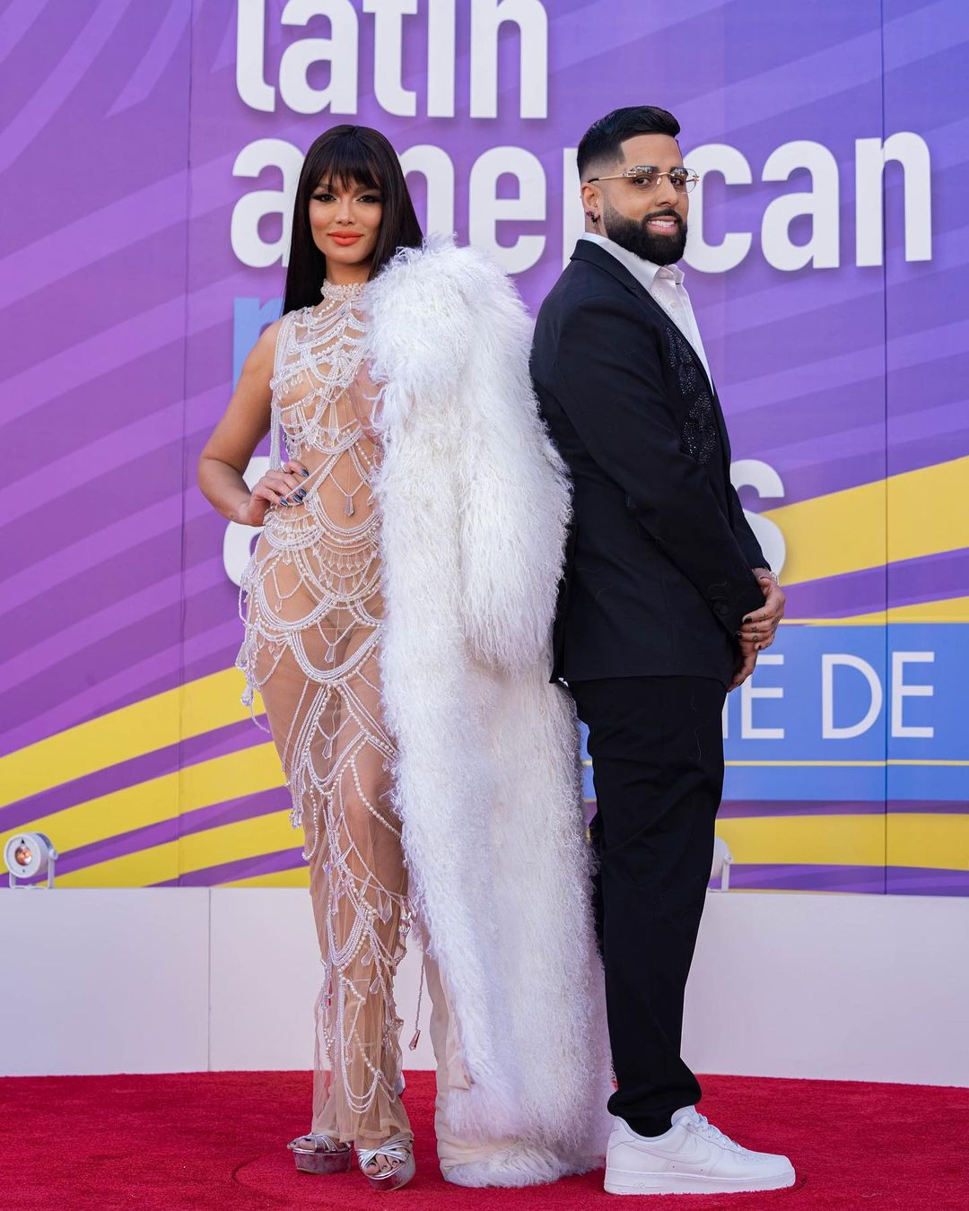 Ngày 20/4, Hoa hậu Hoàn vũ 2006 Zuleyka Rivera xuất hiện trên thảm đỏ lễ trao giải Latin American Music Awards 2023. Cô diện bộ váy xuyên thấu táo bạo, khoe đường cong nóng bỏng.