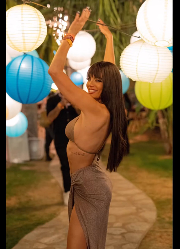 Zuleyka Rivera khoe cơ bắp ở lễ hội âm nhạc Coachella. Zuleyka Rivera khoe cơ bắp ở lễ hội âm nhạc Coachella.