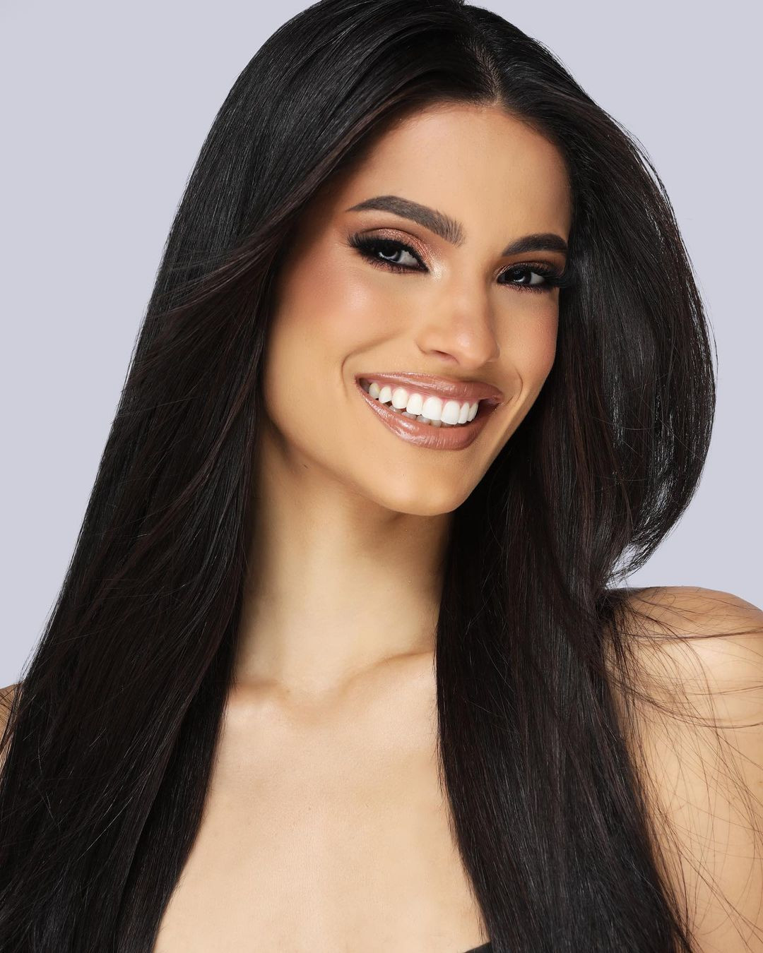 Việc quyết định tham gia cuộc thi Hoa hậu Hoàn vũ Puerto Rico đồng nghĩa Karla từ bỏ danh hiệu Á hậu Siêu quốc gia - một danh hiệu mà nhiều người đẹp ao ước. Quyết định của cô gây ý kiến trái chiều trên các diễn đàn sắc đẹp.