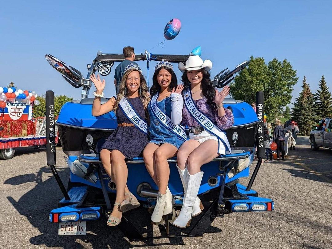 Trước đó, Hoàng Kim chiến thắng ngôi vị cao nhất cuộc thi Miss Calgary Canada. Sau chiến thắng, cô tiếp tục tham dự cuộc thi Miss Universe Canada 2023.