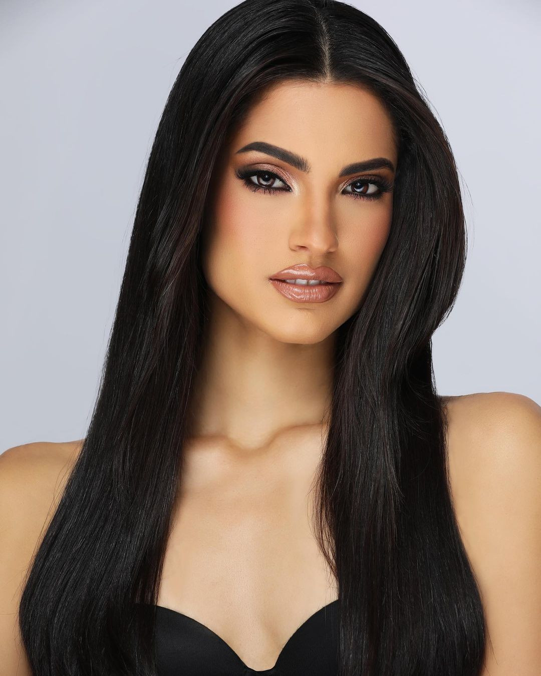 Việc quyết định tham gia cuộc thi Hoa hậu Hoàn vũ Puerto Rico đồng nghĩa Karla từ bỏ danh hiệu Á hậu Siêu quốc gia - một danh hiệu mà nhiều người đẹp ao ước. Quyết định của cô gây ý kiến trái chiều trên các diễn đàn sắc đẹp.