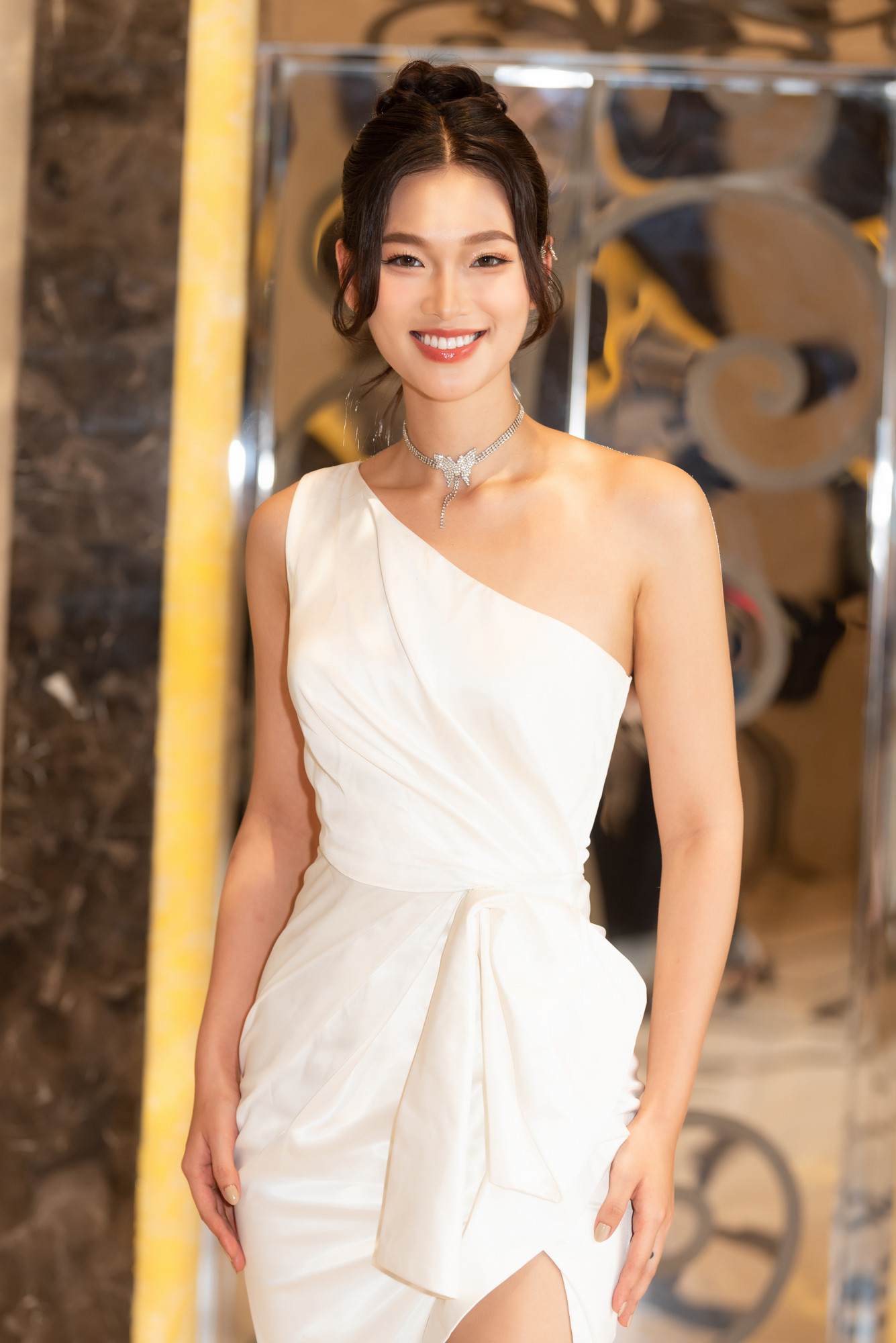 Dàn thí sinh Miss World Vietnam 2023 xuất hiện trong những thiết kế nhẹ nhàng.