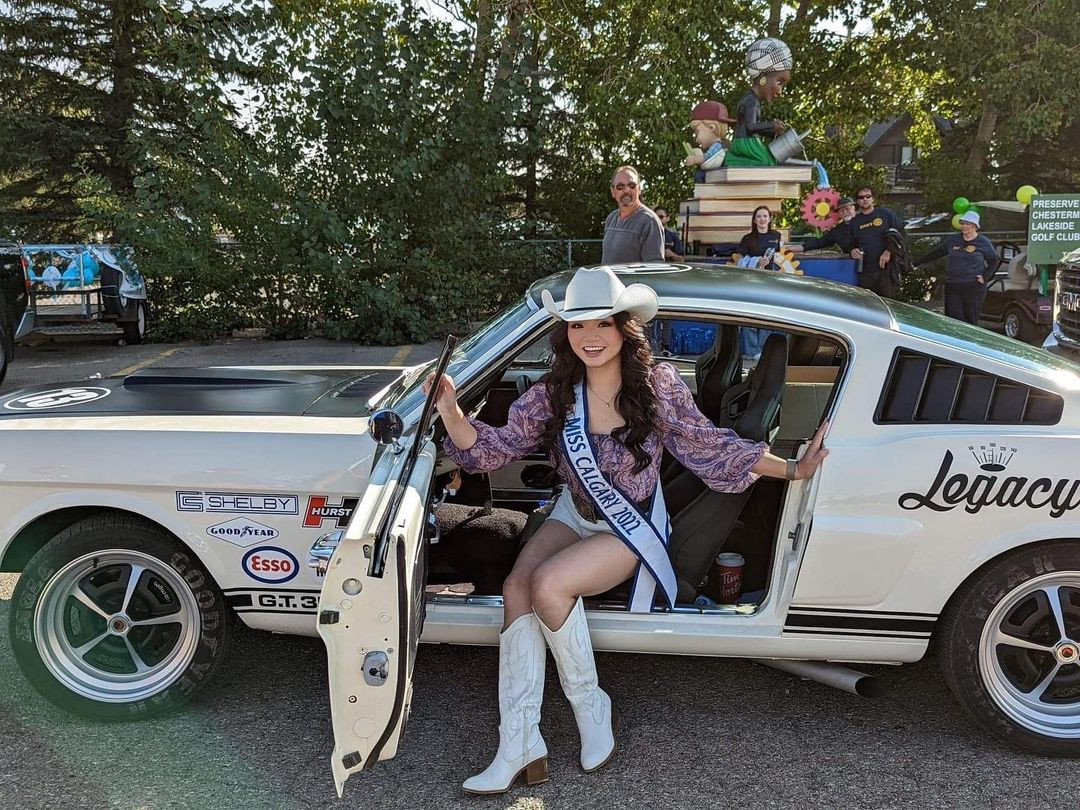 Trước đó, Hoàng Kim chiến thắng ngôi vị cao nhất cuộc thi Miss Calgary Canada. Sau chiến thắng, cô tiếp tục tham dự cuộc thi Miss Universe Canada 2023.