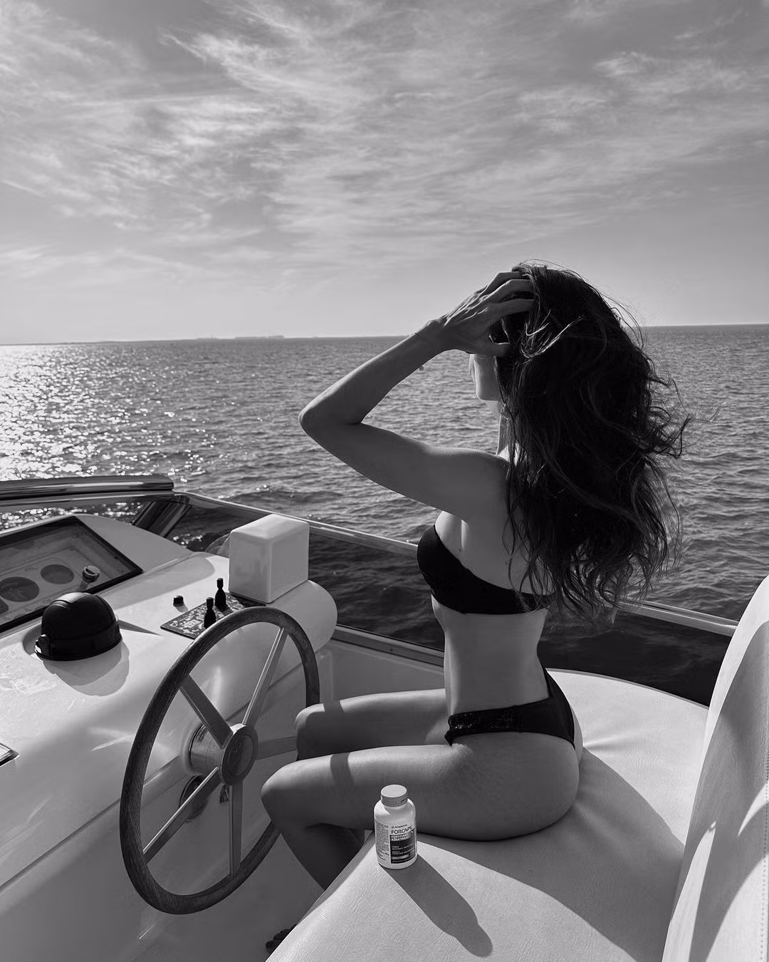 Iris Mittenaere đăng quang Hoa hậu Pháp 2016 sau đó đi thi Hoa hậu Hoàn vũ Thế giới 2016 và giành ngôi vị cao nhất. Khi đăng quang, Iris Mittenaere có chiều cao 1,72 m, cân nặng 54 kg và số đo ba vòng 81-63,5-86 cm.