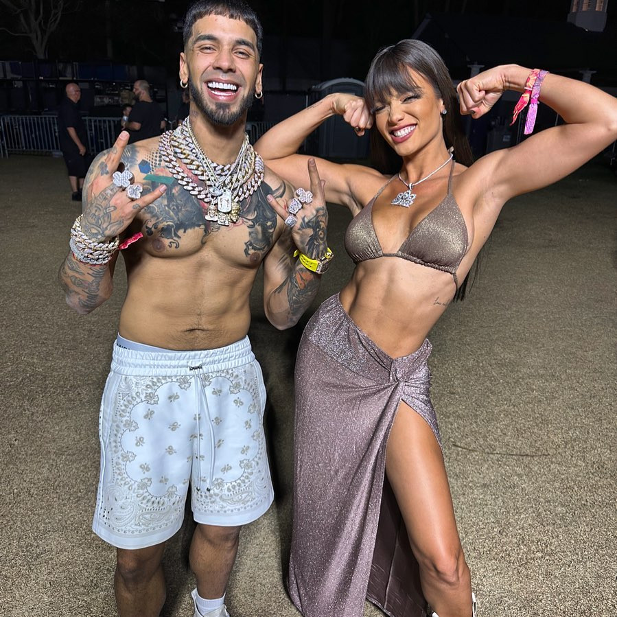 Zuleyka Rivera khoe cơ bắp ở lễ hội âm nhạc Coachella. Zuleyka Rivera khoe cơ bắp ở lễ hội âm nhạc Coachella.