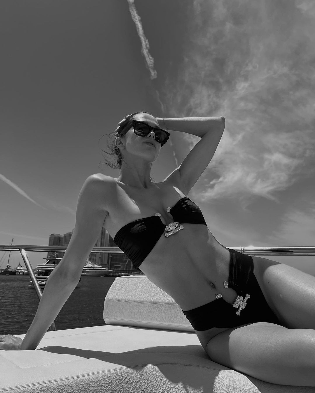 Iris Mittenaere cũng có cuộc tình lãng mạn bên bạn trai doanh nhân Diego El Glaoui. Cả hai thường xuyên du lịch vòng quanh thế giới.