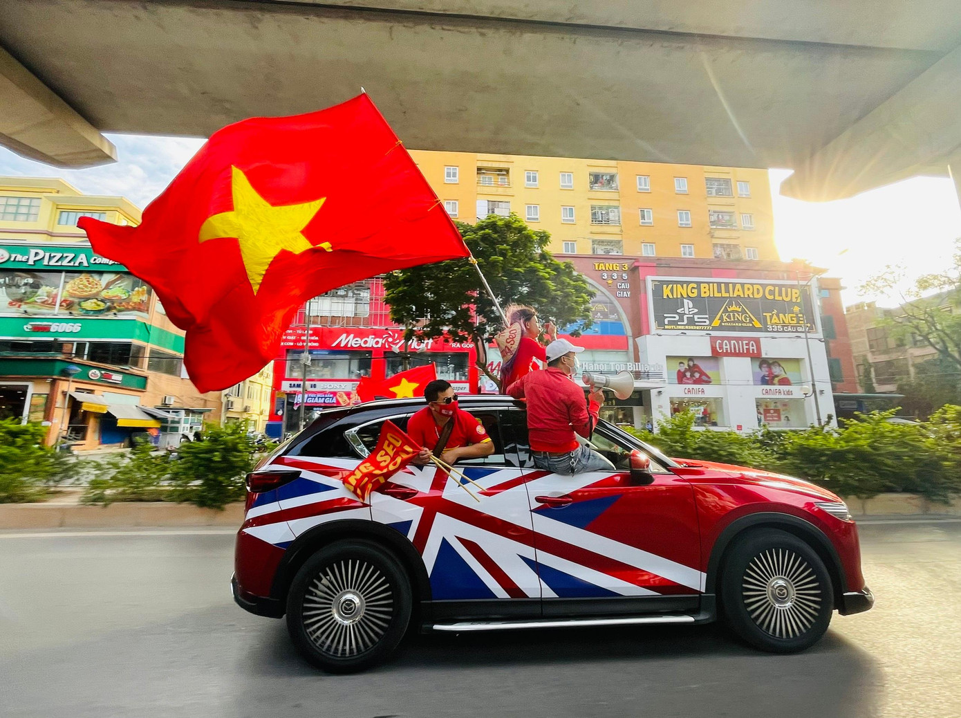 Trước trận đội tuyển Việt Nam vs Nhật Bản: Hà Nội rực sắc đỏ ảnh 60