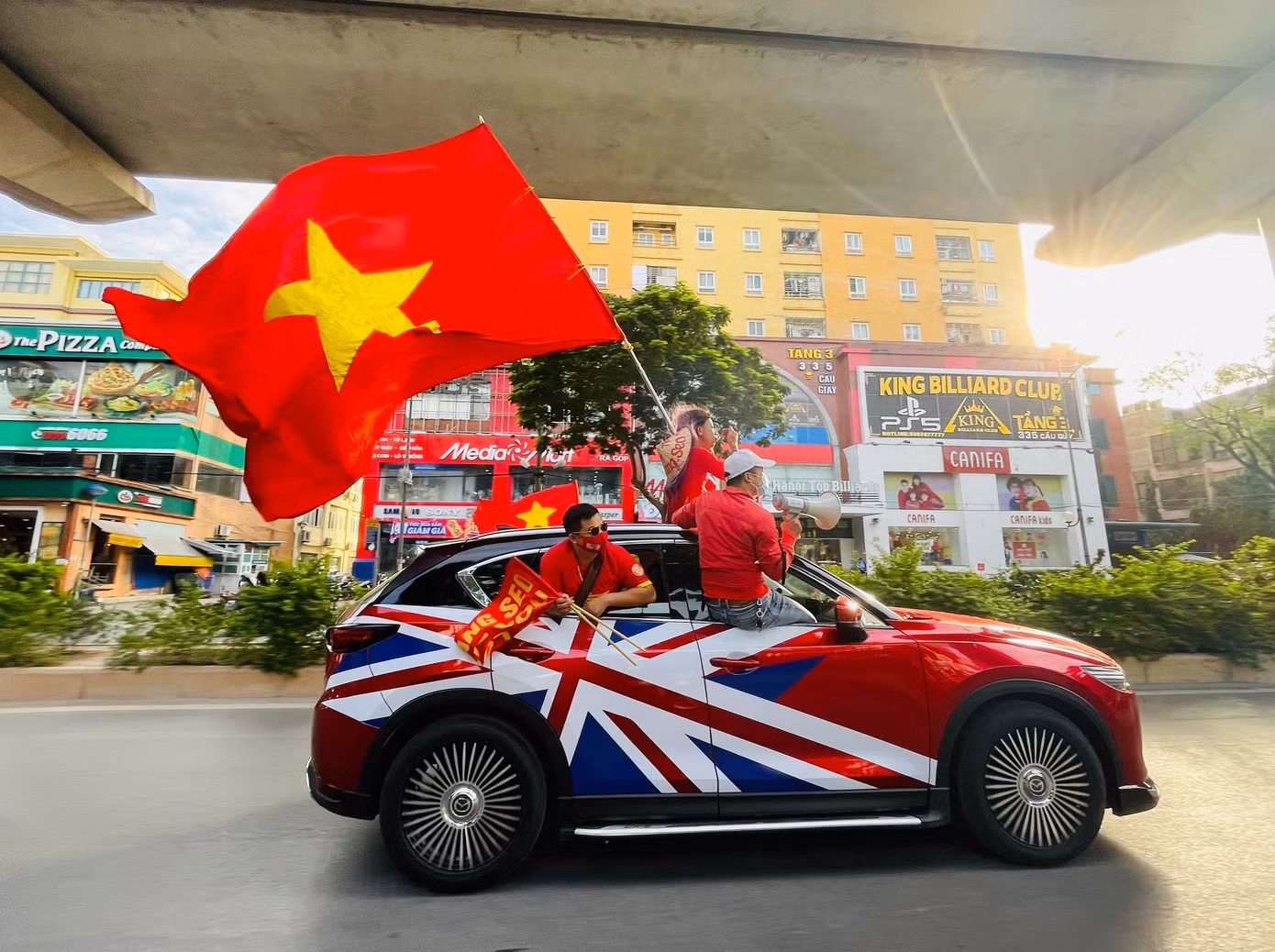 Trước trận đội tuyển Việt Nam vs Nhật Bản: Hà Nội rực sắc đỏ ảnh 60