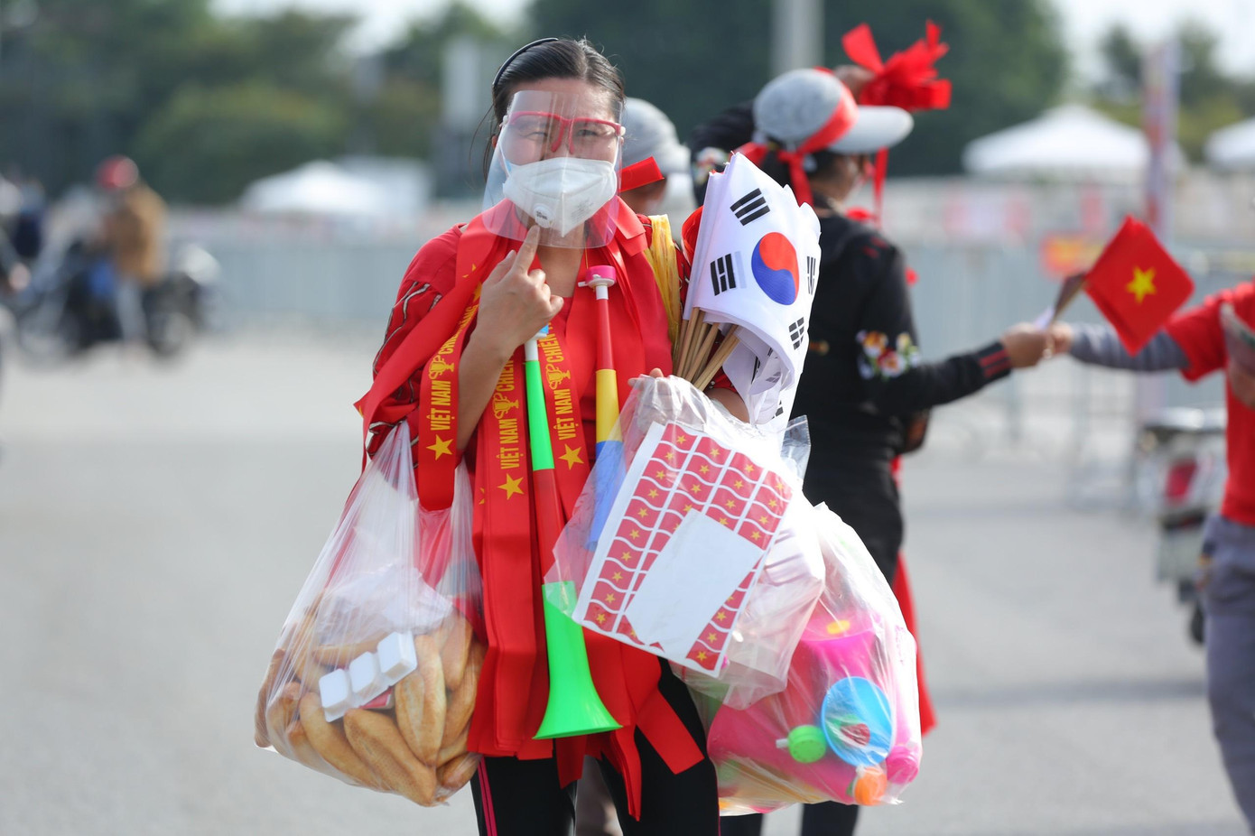 Trước trận đội tuyển Việt Nam vs Nhật Bản: Hà Nội rực sắc đỏ ảnh 39