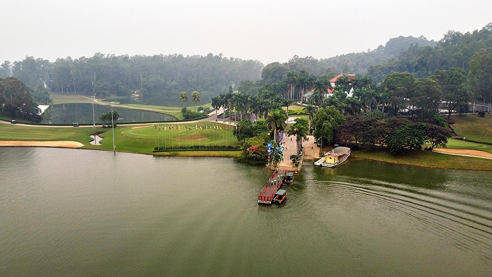 Tiền Phong Golf Championship 2021 quy tụ hơn 200 golfer tham gia tranh tài trên hai sân Kings Course và Mountainview.