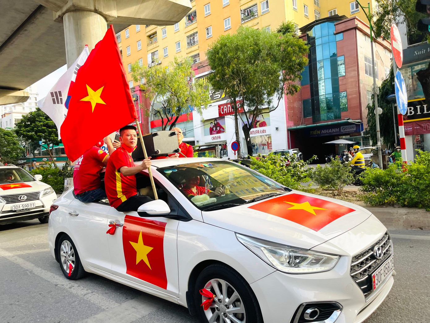 Trước trận đội tuyển Việt Nam vs Nhật Bản: Hà Nội rực sắc đỏ ảnh 62