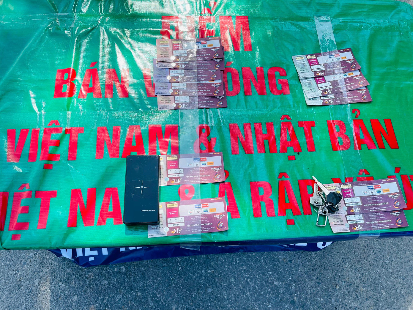 Vé được bày bán ở đủ các mệnh giá khác nhau.