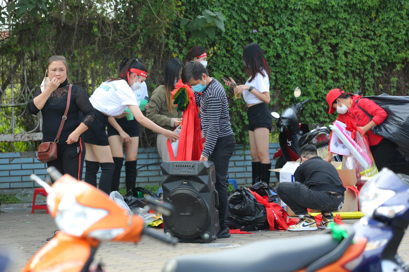 Trước trận đội tuyển Việt Nam vs Nhật Bản: Hà Nội rực sắc đỏ ảnh 40