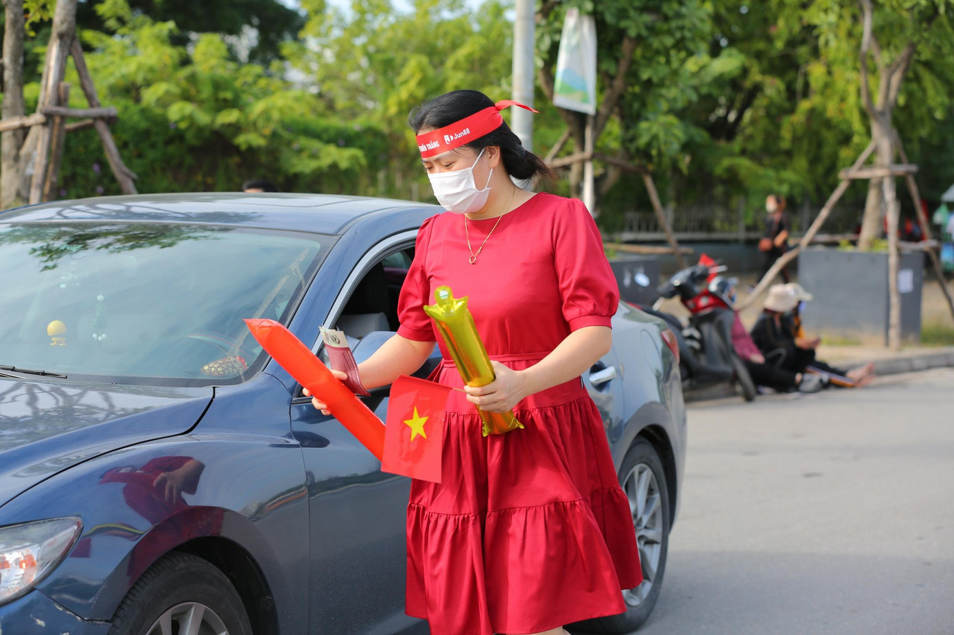 Trước trận đội tuyển Việt Nam vs Nhật Bản: Hà Nội rực sắc đỏ ảnh 38