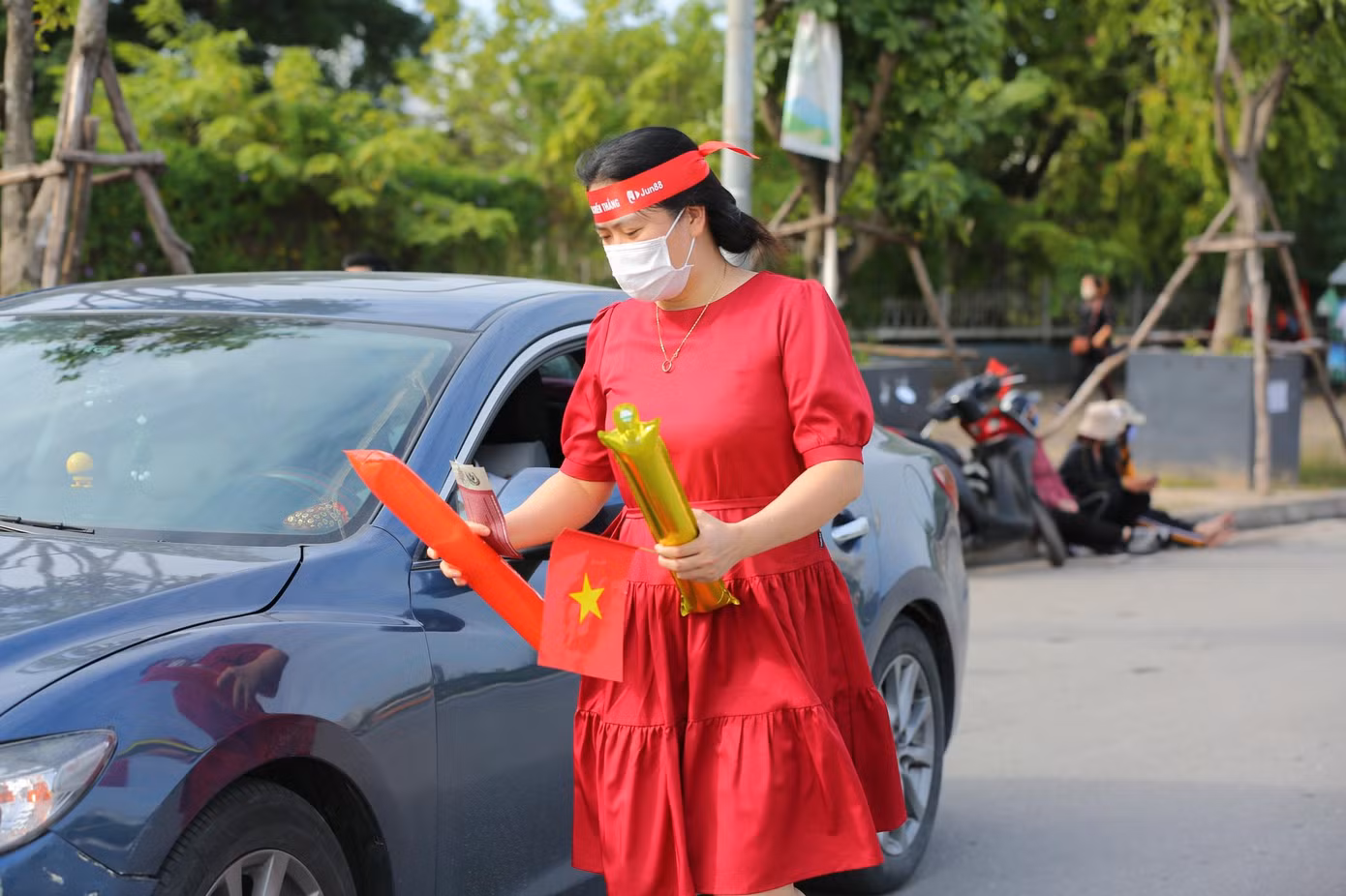 Trước trận đội tuyển Việt Nam vs Nhật Bản: Hà Nội rực sắc đỏ ảnh 38