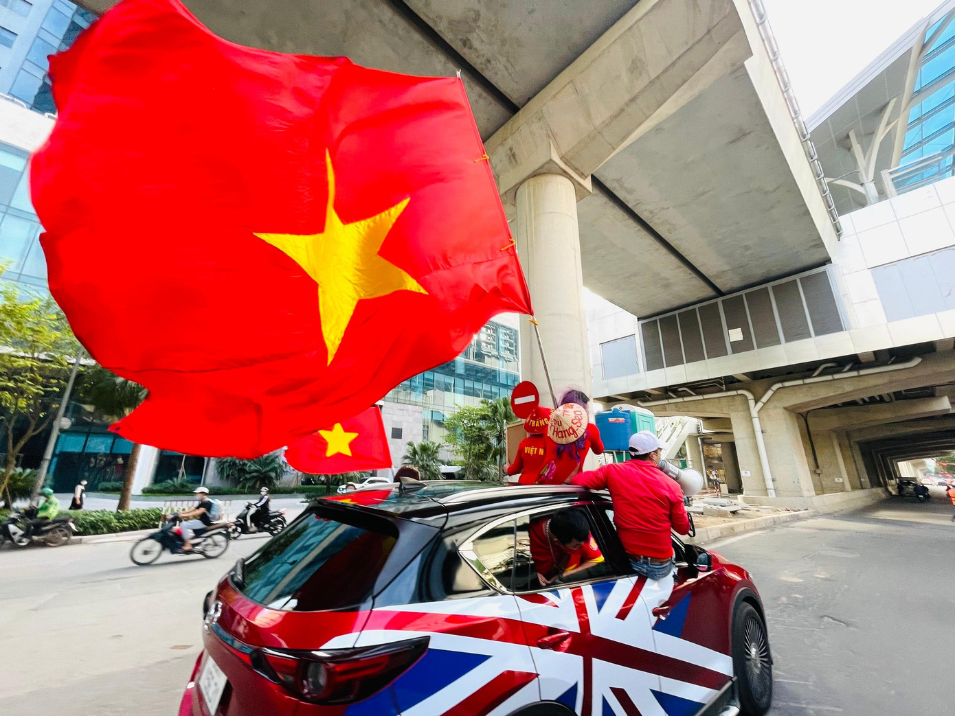 Trước trận đội tuyển Việt Nam vs Nhật Bản: Hà Nội rực sắc đỏ ảnh 63