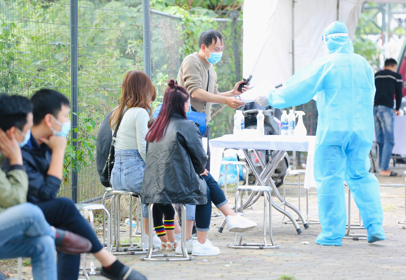 Trước trận đội tuyển Việt Nam vs Nhật Bản: Hà Nội rực sắc đỏ ảnh 44