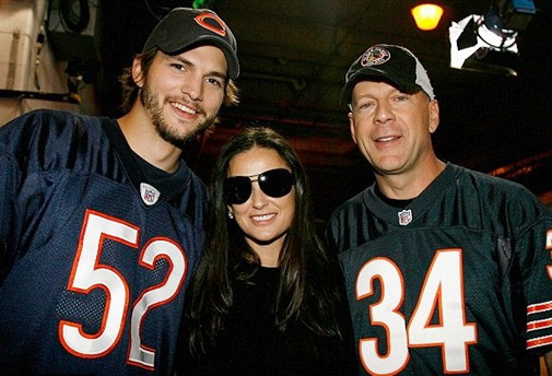 Cả Ashton và Kutcher đều đến thăm và động viên vợ cũ