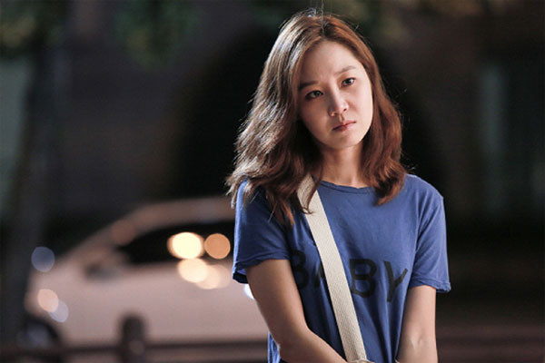 Gong Hyo Jin với vai cô gái có thể nhìn thấy các hồn ma trong bộ phim 