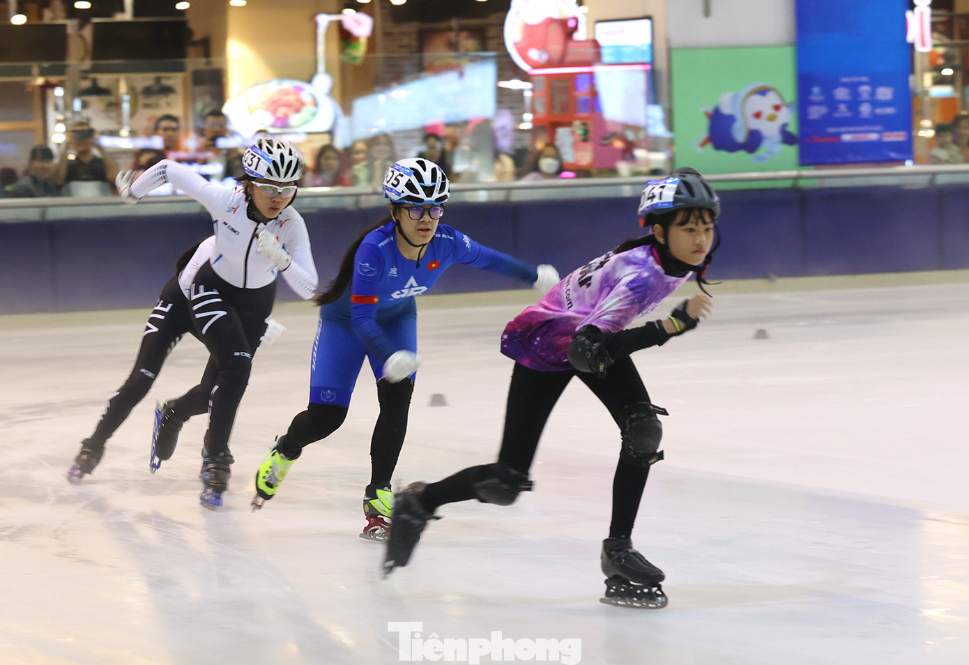 Giải năm nay có gần 50 VĐV chuyên nghiệp và bán chuyên được tuyển chọn từ hơn 500 VĐV tại hai giải vô địch trẻ Roller Sport tại TP.HCM và giải Roller Hà Nội mở rộng 2022, cùng các bạn trẻ đam mê trượt băng trên cả nước.
