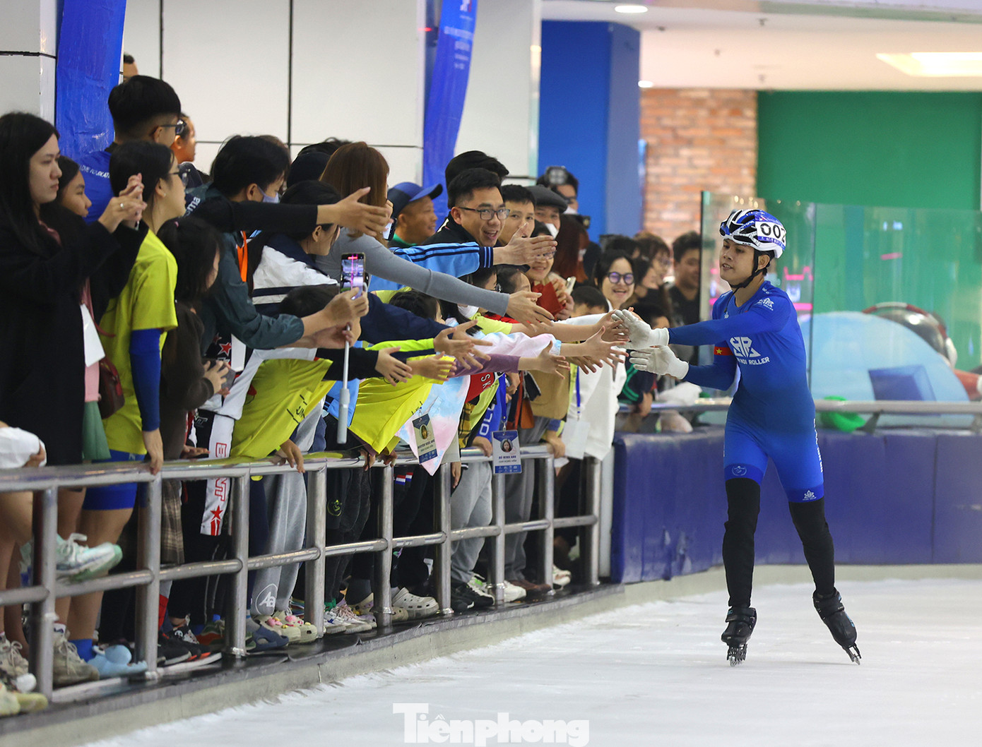 Và chúc mừng vận động viên giành chiến thắng