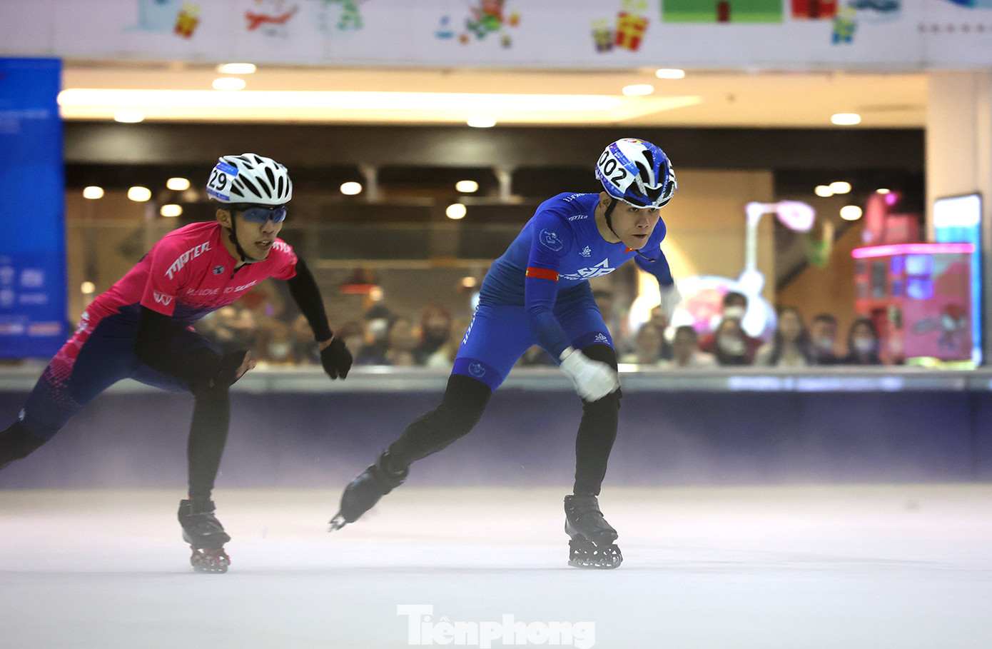 Các VĐV tranh tài ở nội dung Senior nam lứa tuổi trên 16 tuổi cự ly 1000m