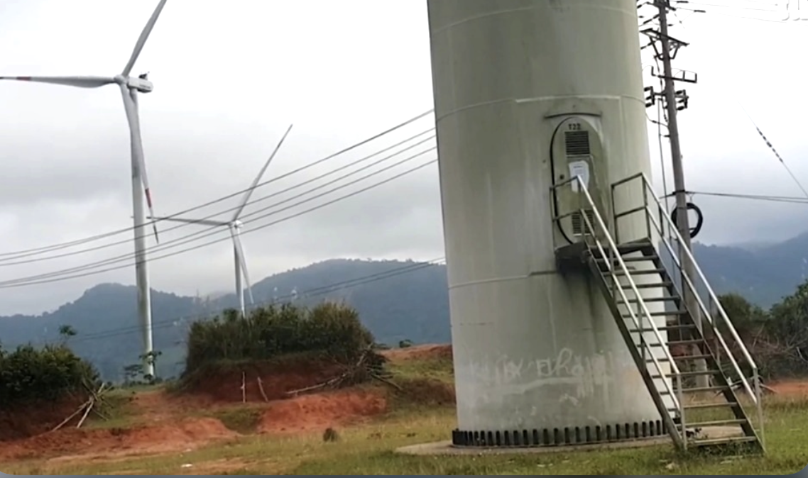 Trụ điện gió của Công ty cổ phần Tổng công ty Tân Hoàn Cầu xây dựng sai vị trí. Trụ điện gió của Công ty cổ phần Tổng công ty Tân Hoàn Cầu xây dựng sai vị trí.