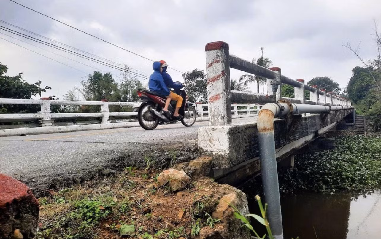 Cầu yếu Hội Yên 1. Ảnh: DL