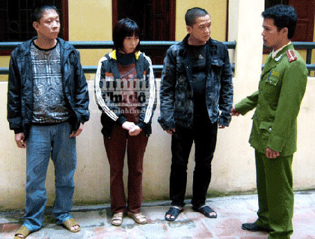 Từ trái sang: Trí, Nhung, Việt. Ảnh: ANTĐ