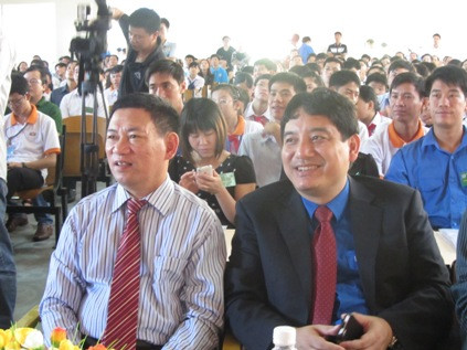 Anh Nguyễn Đắc Vinh, Bí thư Thứ nhất TW Đoàn và Bí thư Tỉnh ủy Nghệ An Hồ Đức Phớc tại lễ khai mạc Hội thi tin học trẻ toàn quốc khai mạc sáng nay.