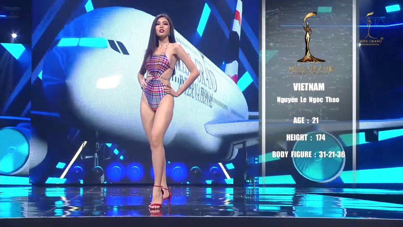 Ngọc Thảo nóng bỏng trong phần trình diễn bikini.