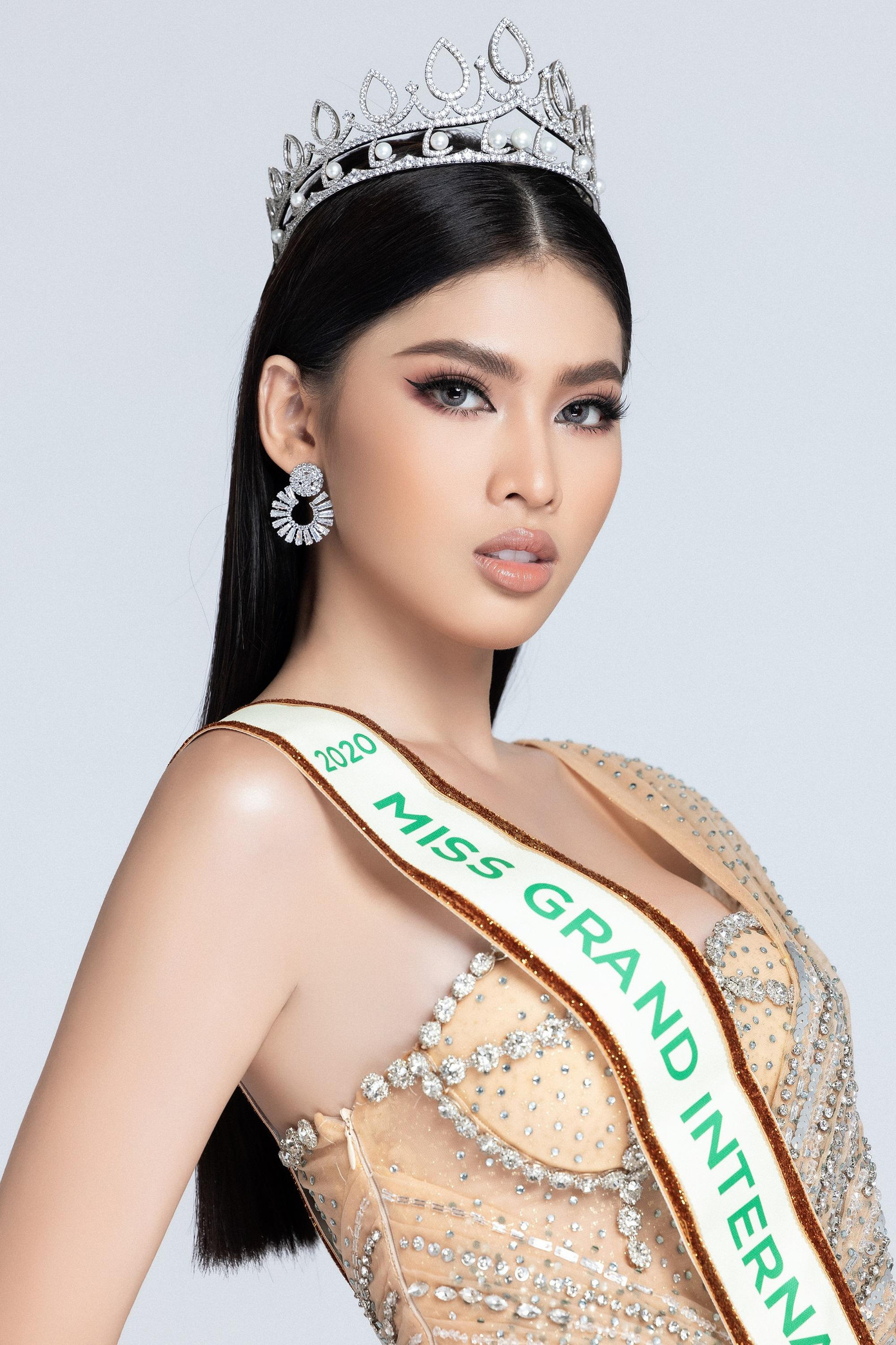 Sau màn trình diễn đầy ấn tượng tại đêm Bán kết, Á hậu Ngọc Thảo lại gấp rút chuẩn bị cho đêm thi Chung kết Miss Grand International 2020.