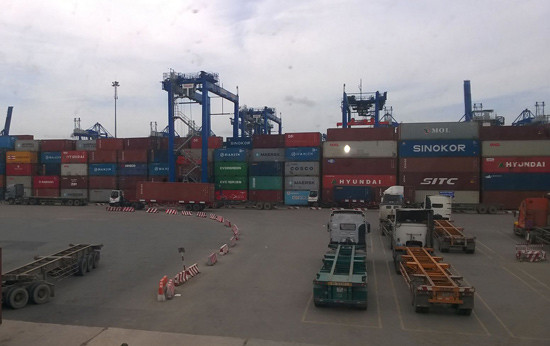 BẢN TIN ATGT: Thay lốp cho taxi bên lề đường, thanh niên bị ô tô đâm tử vong ảnh 5