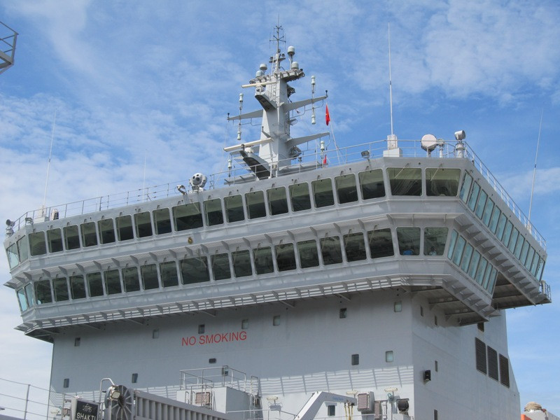 Đài chỉ huy tàu hậu cần