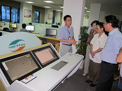 Tham quan hệ thống quản lý vùng trời do Viettel tự nghiên cứu, sản xuất. Tham quan hệ thống quản lý vùng trời do Viettel tự nghiên cứu, sản xuất
