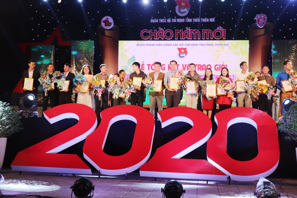 Pháo hoa rực sáng đón năm mới 2020 ảnh 22 Pháo hoa rực sáng đón năm mới 2020 ảnh 22