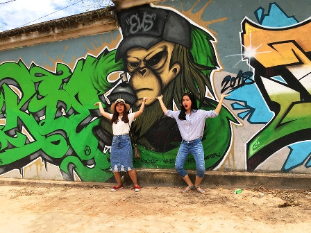 'Bích họa lộ' duy nhất xứ Huế hút giới trẻ, du khách ngày lễ ảnh 7