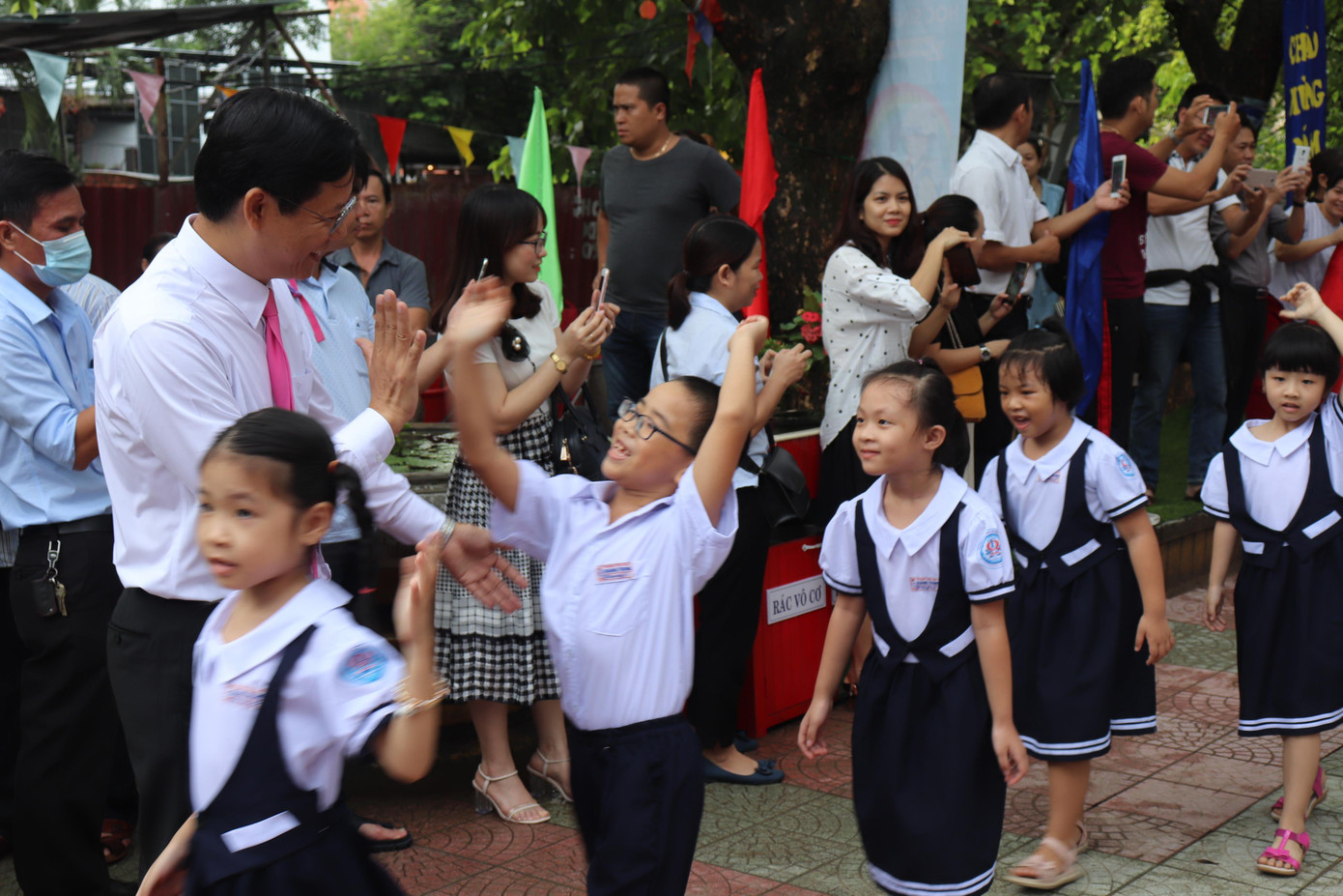 TT-Huế: Hơn 3.500 học sinh bỏ lỡ khai giảng do trường ngập lũ ảnh 10