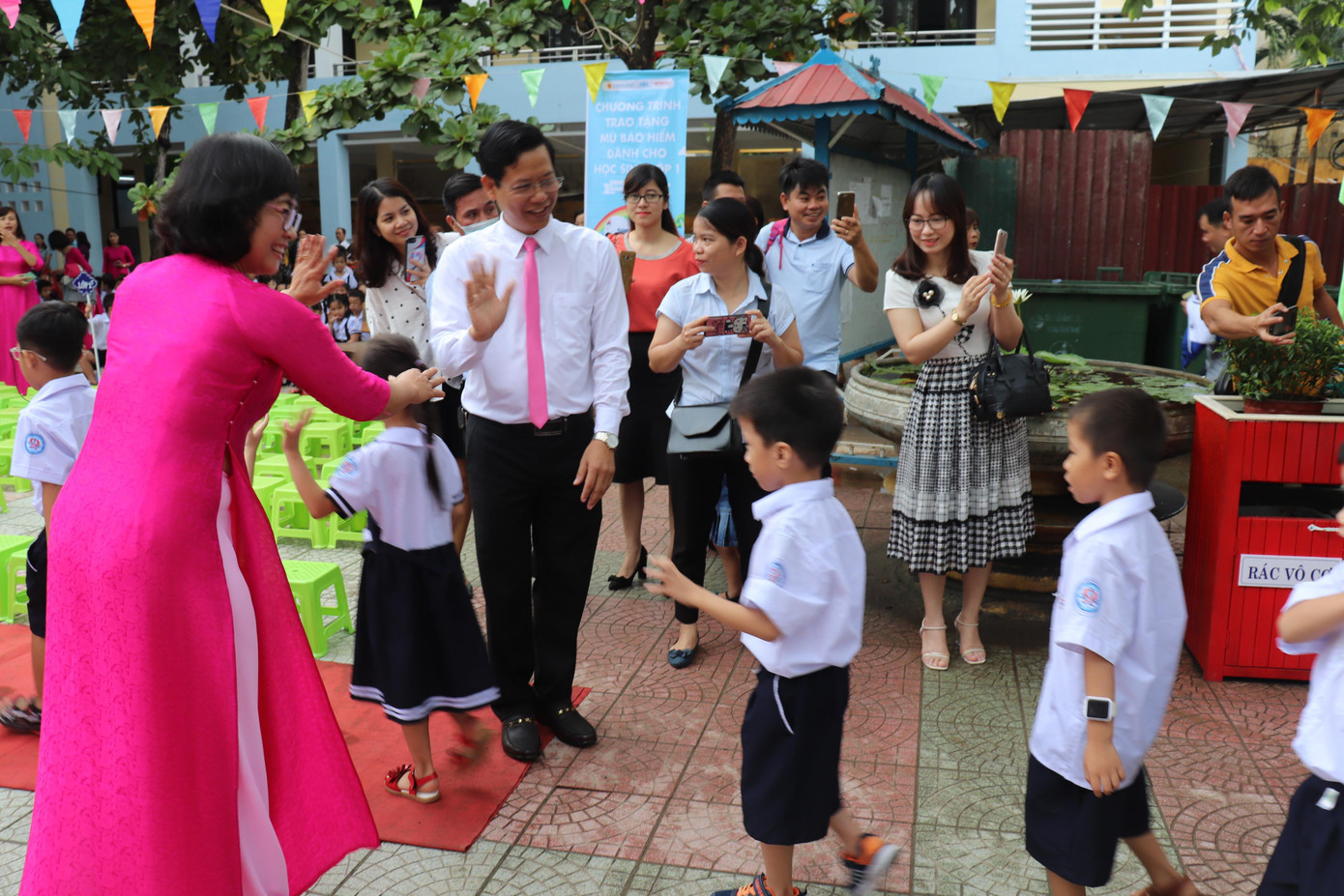 TT-Huế: Hơn 3.500 học sinh bỏ lỡ khai giảng do trường ngập lũ ảnh 13