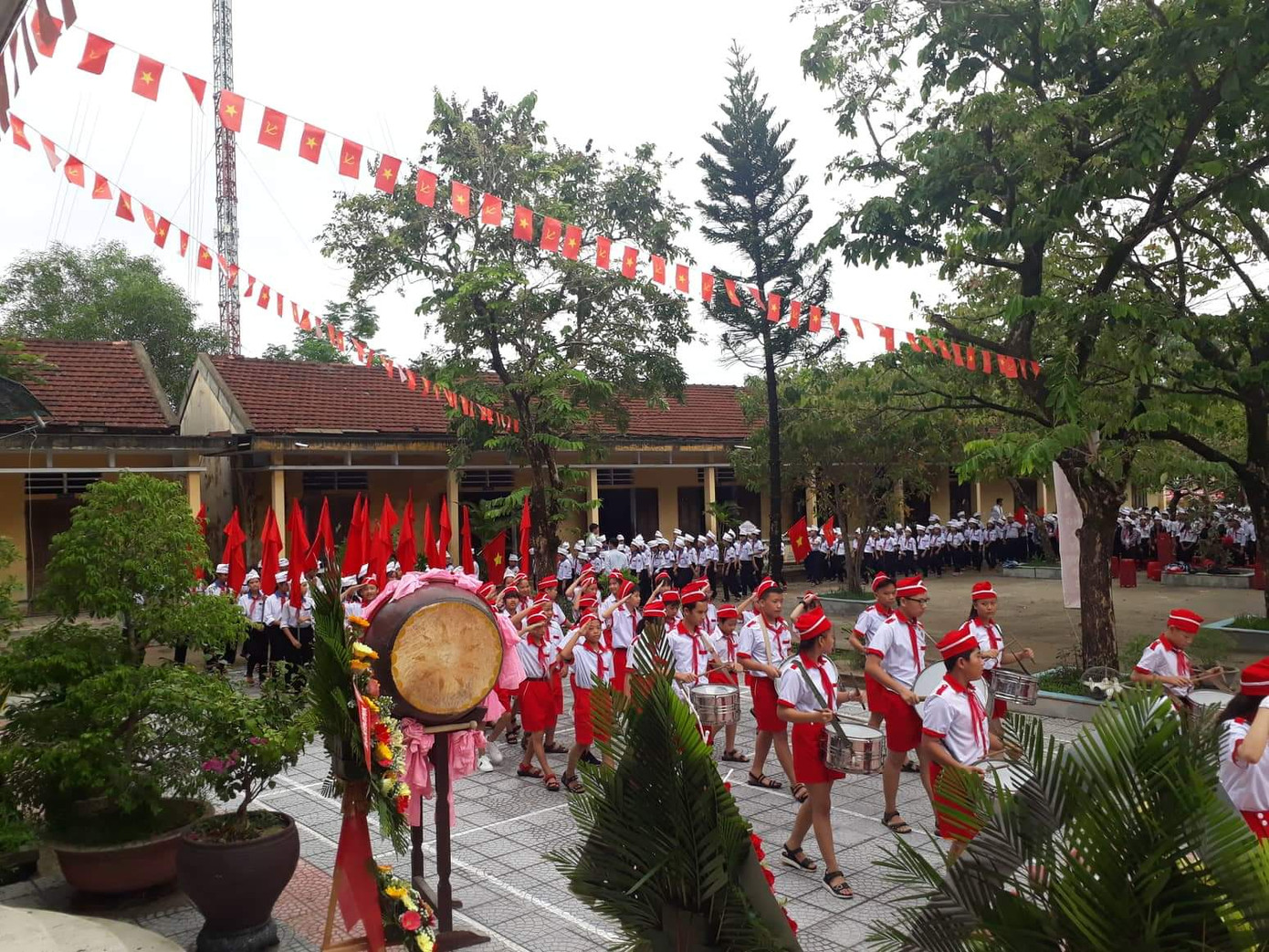 TT-Huế: Hơn 3.500 học sinh bỏ lỡ khai giảng do trường ngập lũ ảnh 5