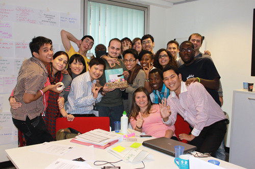  Nguyễn Đắc Xuân và các bạn trẻ các nước