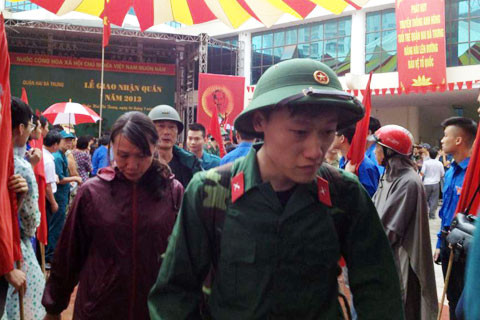 Giây phút bùi ngùi với người thân. Giây phút bùi ngùi với người thân