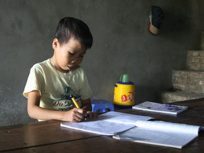 Ngọc nhỏ thó như học sinh lớp 2 và ước mơ làm thầy giáo Toán