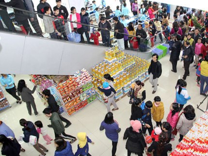 Ocean Group lấn sân sang bán lẻ qua việc khai trương siêu thị tại Hà Đông. Ảnh: ORC