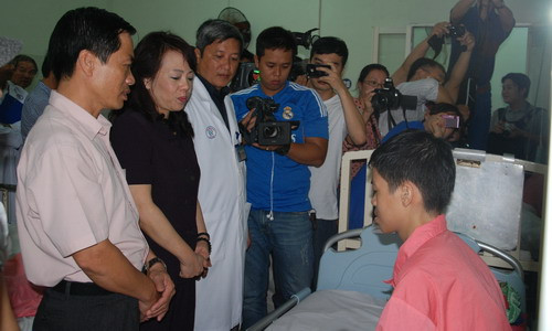 Gia đình anh Thuân nhận được nhiều lời chia sẻ động viên từ mọi người, trong đó có Bộ trưởng Bộ Y tế